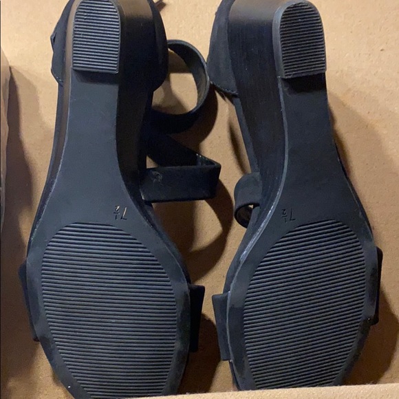 Sandals - Picture 6 of 6